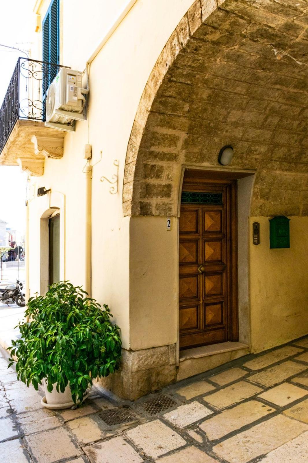 Appartement Palazzo Vaaz à Mola di Bari Extérieur photo